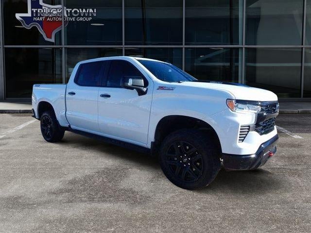 2024 Chevrolet Silverado 1500 LT Trail Boss in Summit White — front three-quarter view